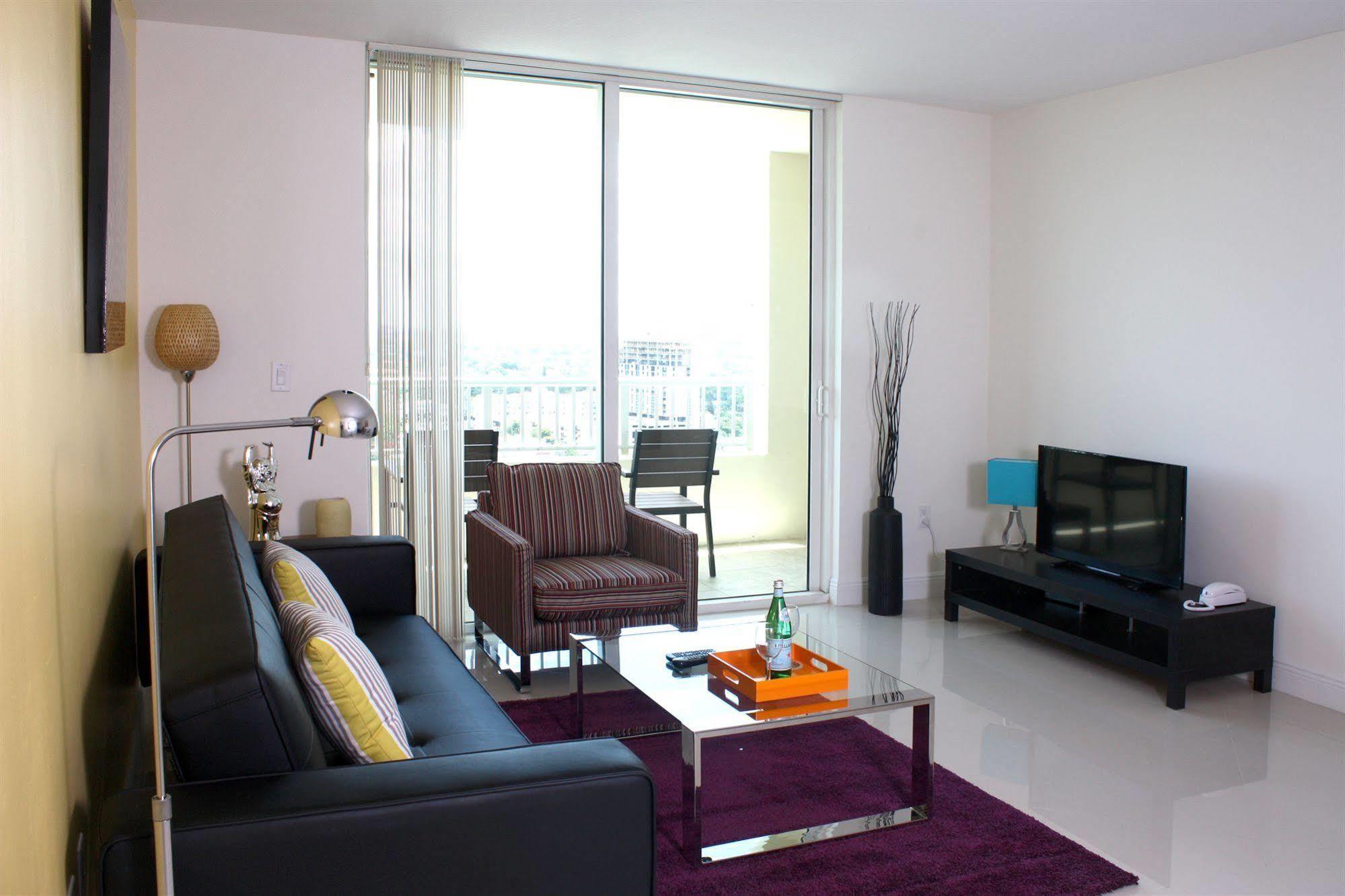 Dharma Home Suites Miami At Brickell Екстериор снимка