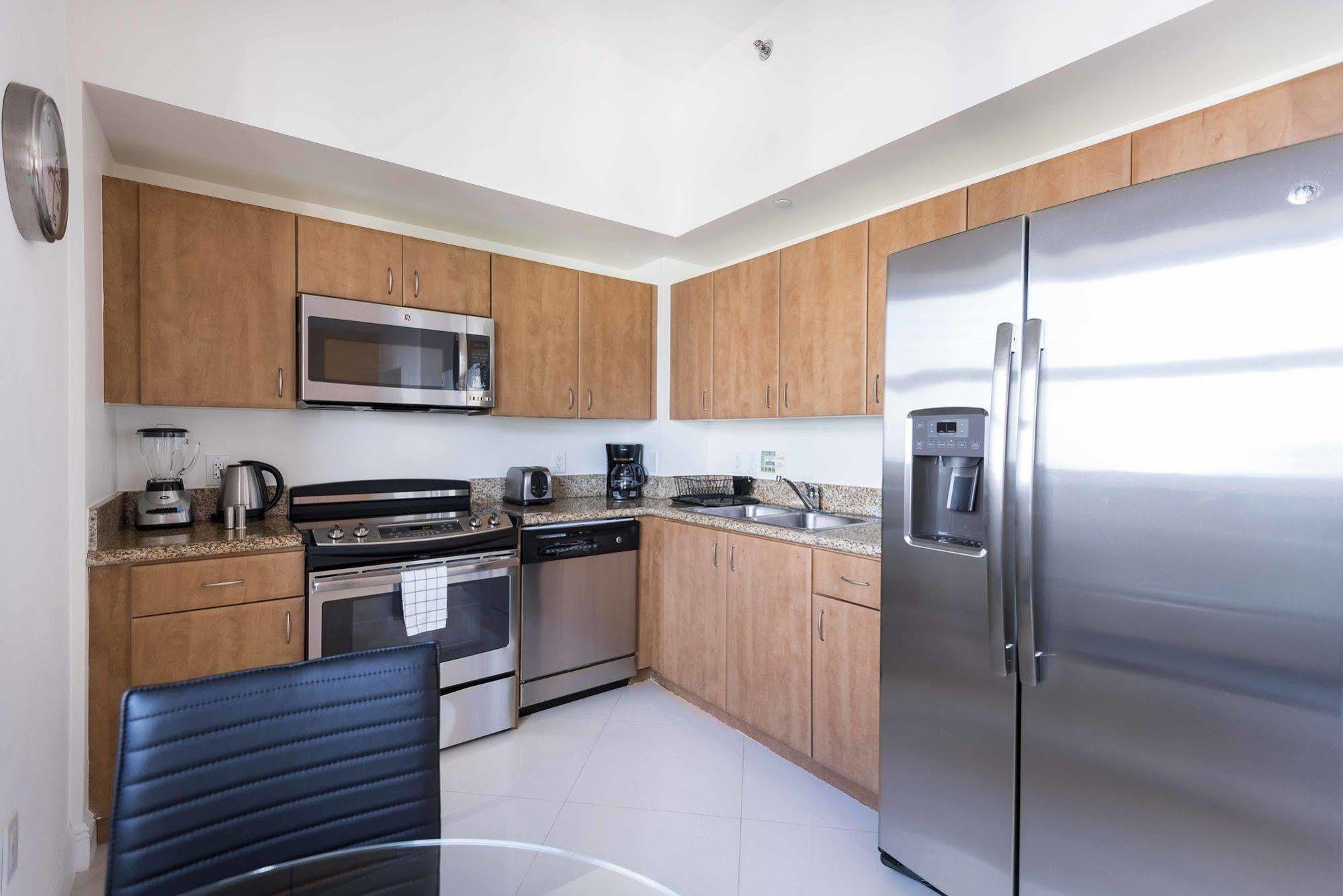 Dharma Home Suites Miami At Brickell Екстериор снимка