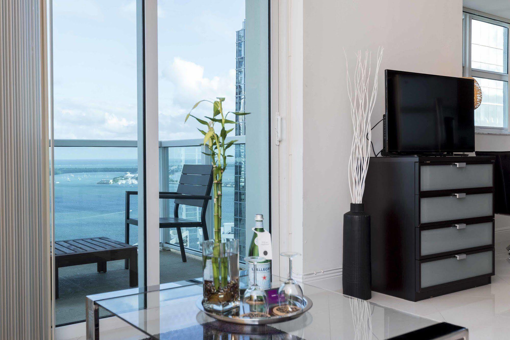 Dharma Home Suites Miami At Brickell Екстериор снимка